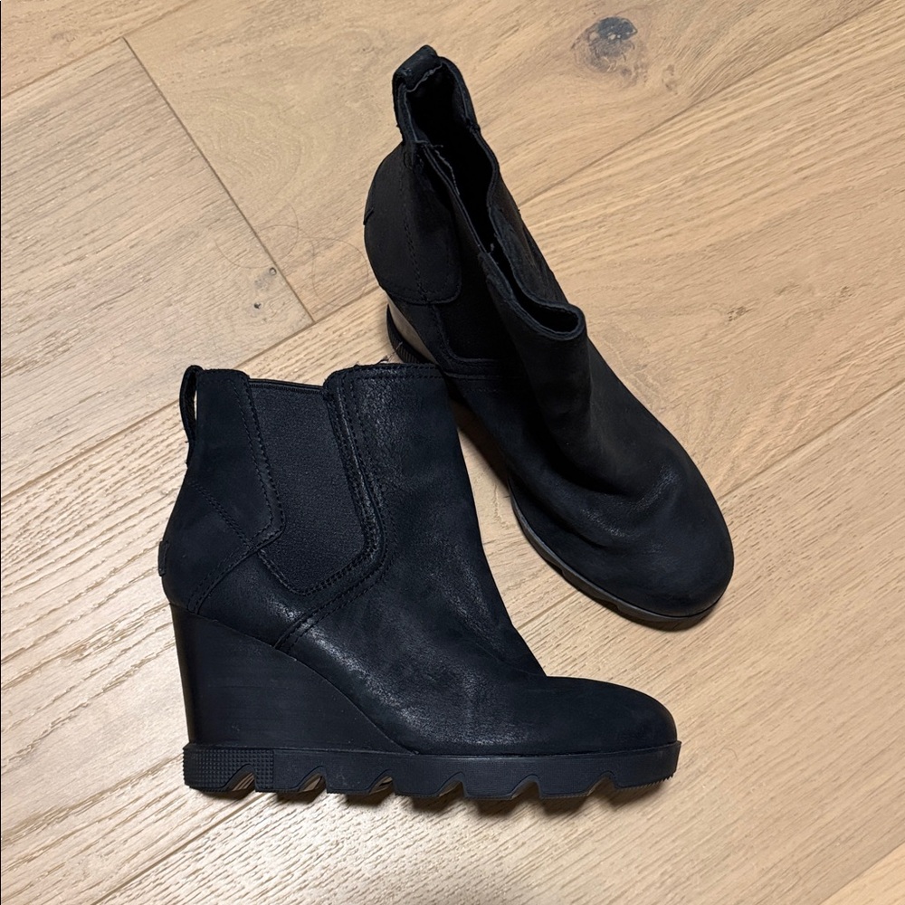 Sorel Joan Uptown Chelsea Lug Sole wedge leather black Booties 7.5